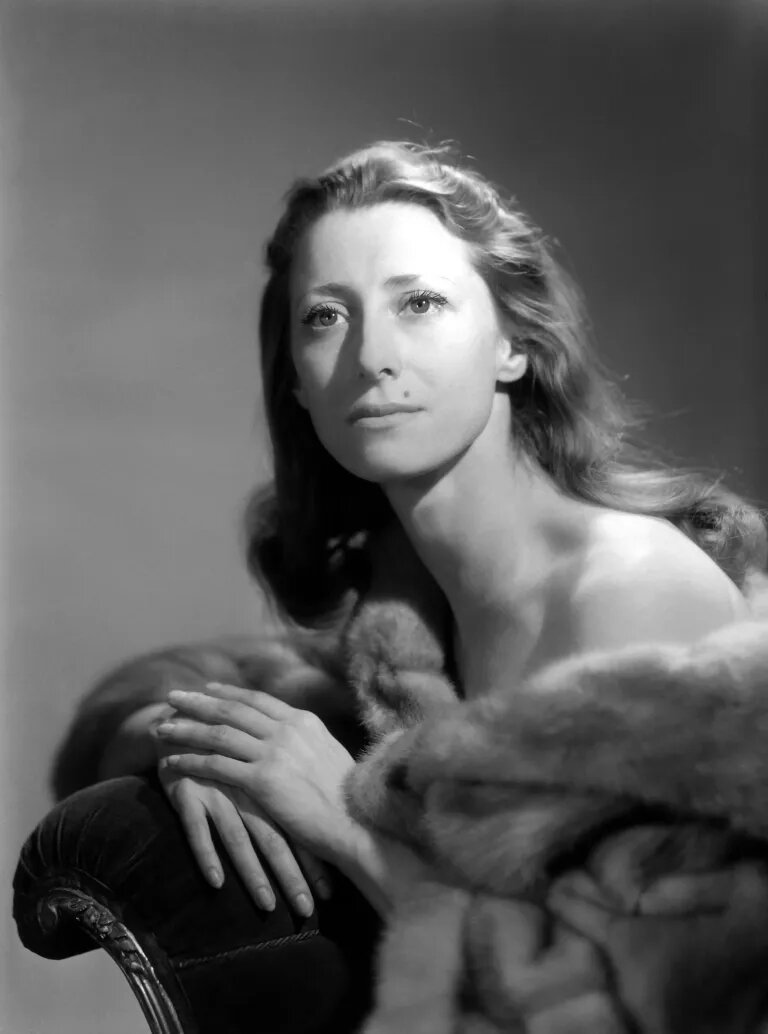 Каждое движение Майи Плисецкой было наполнено смыслом и страстью.