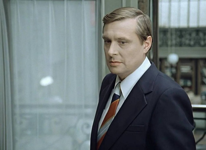 Почти 40, замужем, но: почему «Оленька» Рыжова из «Служебного романа» стала «подлой» в глазах зрителей