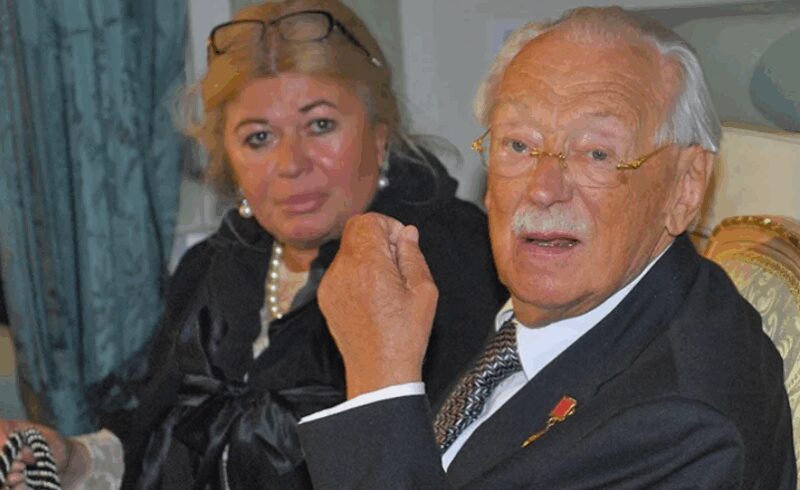 Борис Мессерер, академик и театральный художник.