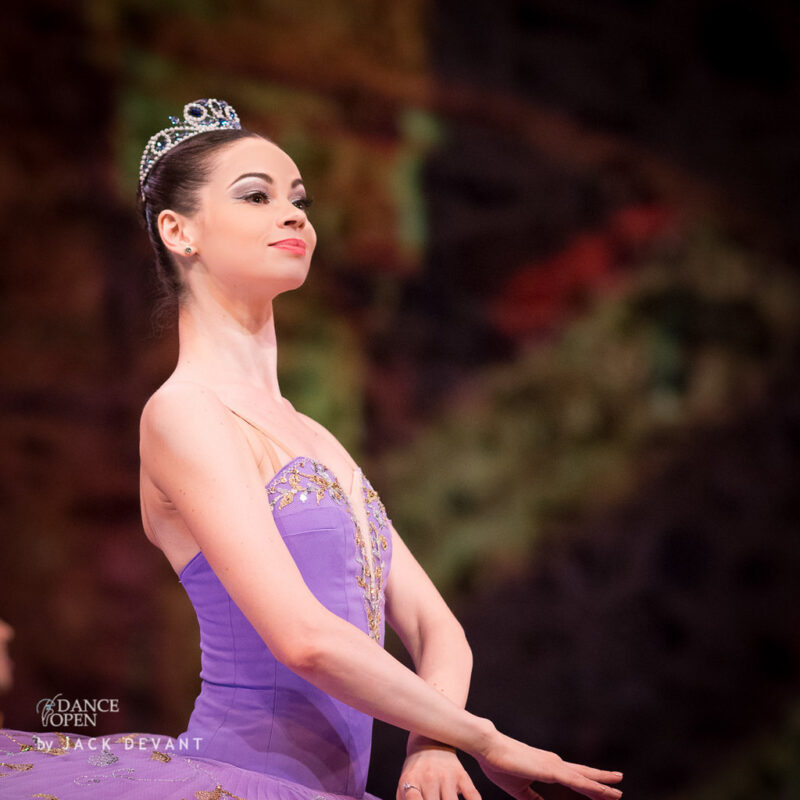 Анастасия Колегова на сцене Мариинского театра, где она продолжает блистать, несмотря на жизненные невзгоды.