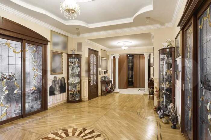 «Обыкновенная хамка» и отмена концертов: Почему 68-летняя Лариса Долина оказалась в центре грандиозного скандала с квартирой на 317 миллионов?