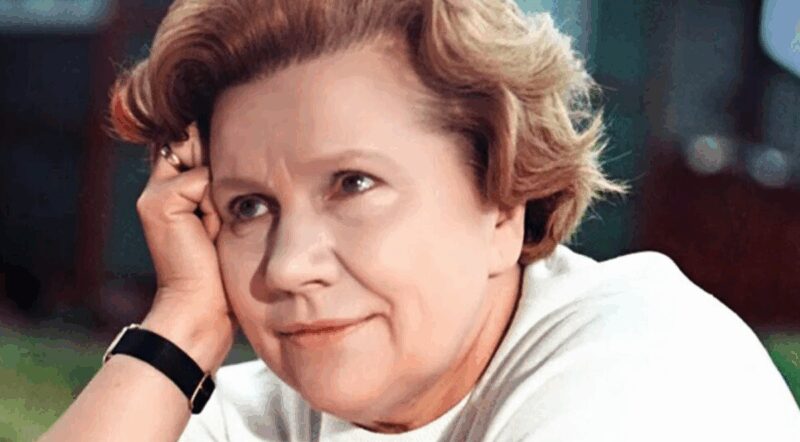 «Я знаю, Миши нет»: Нина Сазонова — как сын-тиран довёл 85-летнюю «народную маму» до трагедии и ушёл сам