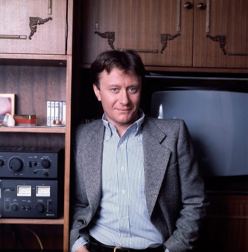 Мария Голубкина в квартире, хранящей память о детстве и Андрее Миронове.