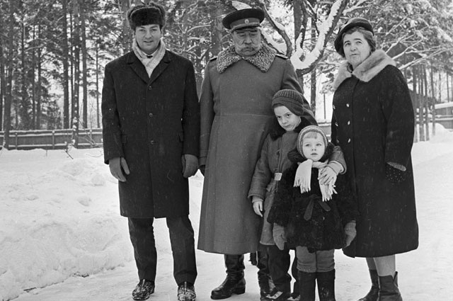 Молодой Михаил Державин, первый муж Нины.