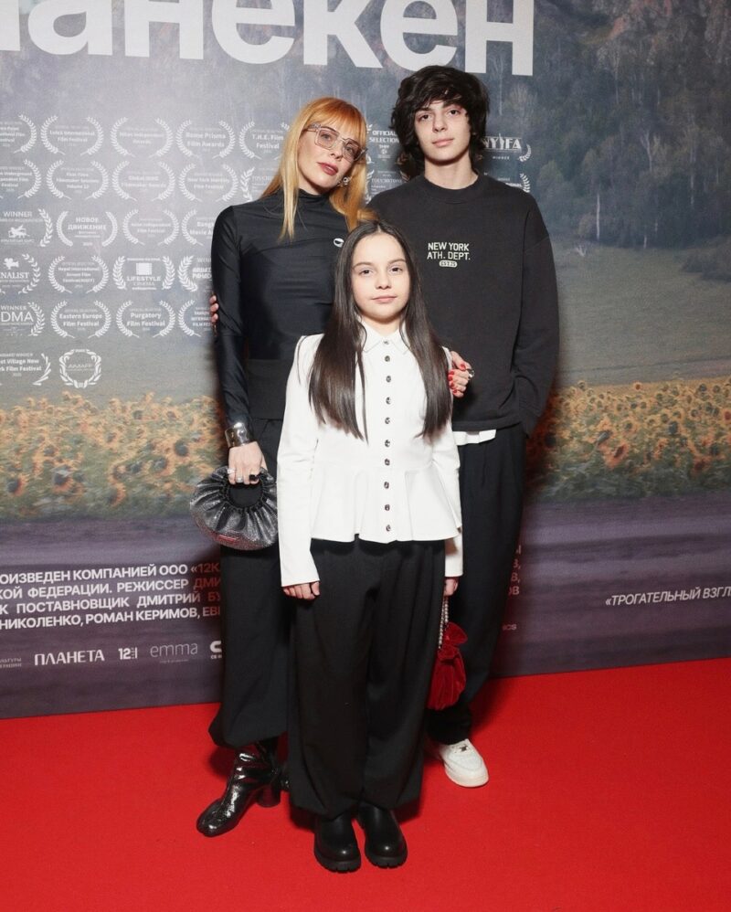 Маму 43-летней звезды принимают за сестру: Анастасия Стоцкая и 68-летняя Анна Майкова, которая могла стать «тёщей» Филиппа Киркорова