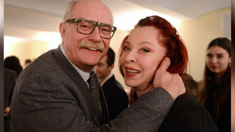 «Не хочу быть звездой»: 32-летняя внучка Никиты Михалкова и Анастасии Вертинской отказалась от кино ради холста и двоих сыновей