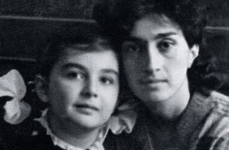 Ирина Кебадзе с дочерью Мариной до встречи с Вахтангом.