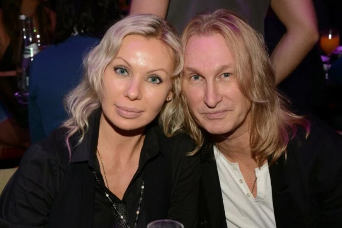 «Мне все равно, если умрете с голоду»: 65-летний кумир миллионов разорвал связь со старшей дочерью, но счастлив во втором браке