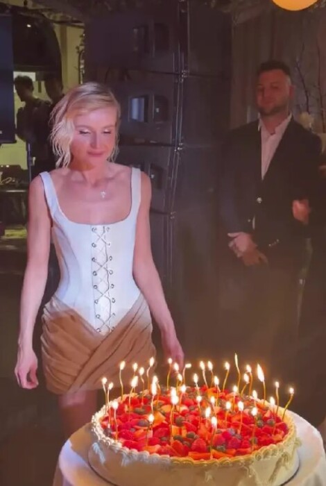 От 80 кг до 44: Полина Гагарина после двух разводов «справилась» и сияет в 39