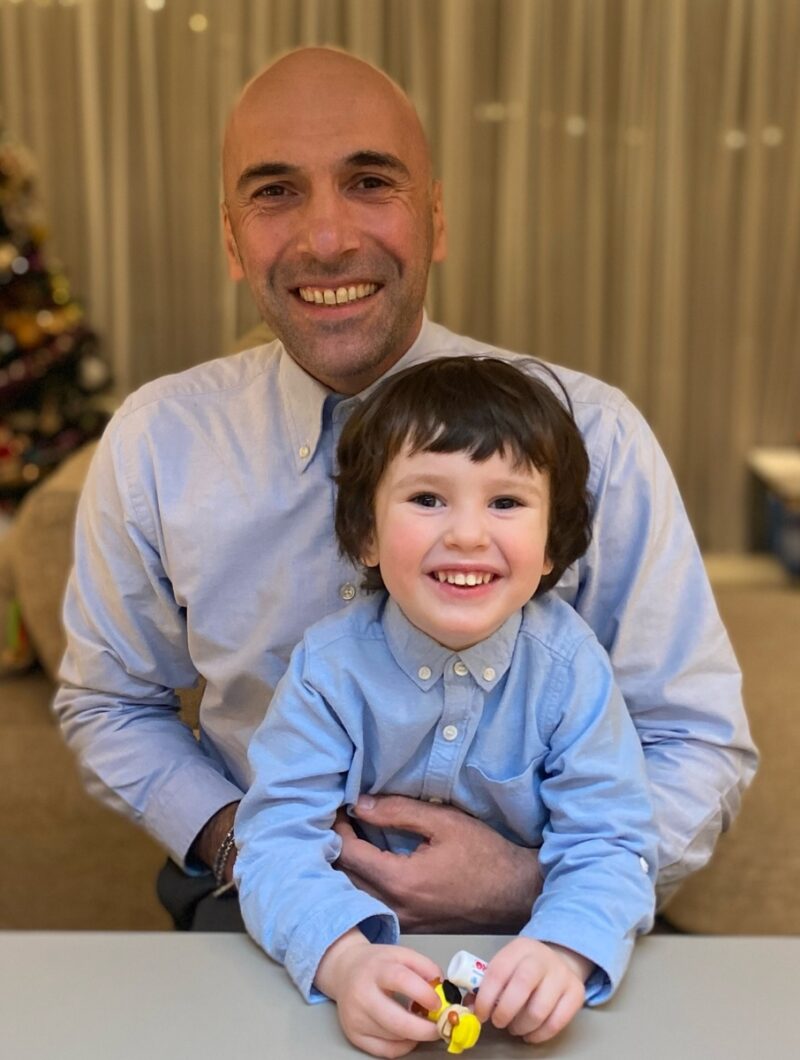 Дочь София родилась в день рождения отца, 11 декабря 2017 года.