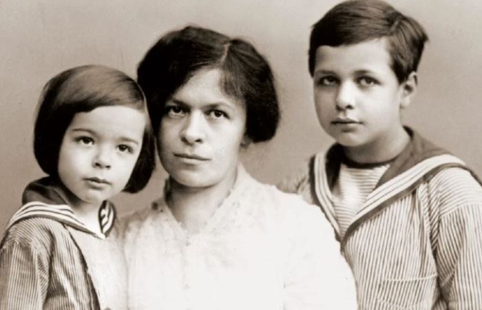 Одиночество гения: Почему Альберт Эйнштейн бросил сына в 21 год и скрывал дочь 30 лет