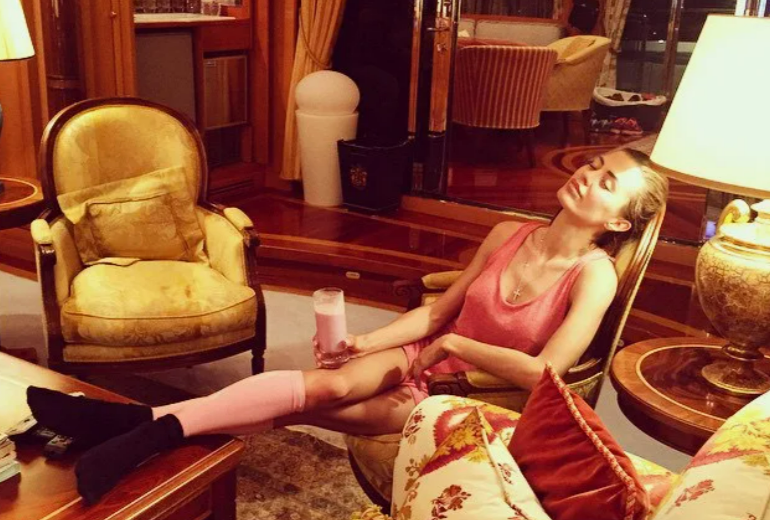 Виктория Боня, неоднократно замеченная в создании выдуманного образа.