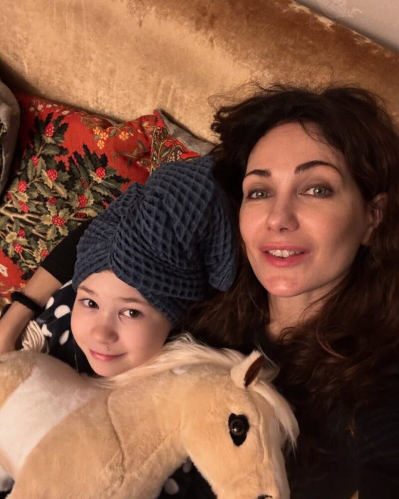 Счастливые мгновения: Белла на празднике в кругу близких.