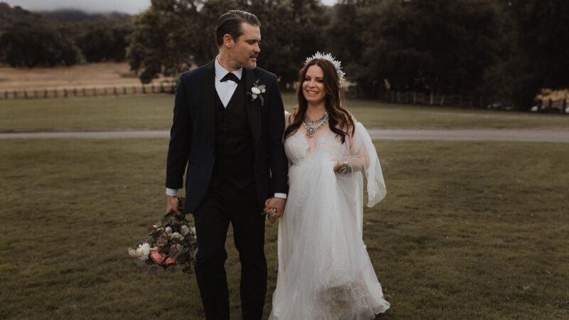 «На себя не похожа»: как звезда «Зачарованных» в 52 года выбрала ферму вместо глянца