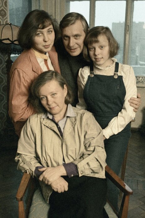 «Освободился от гнёта» ради любви: как Олег Басилашвили 65 лет строил счастье с «Царицей эфира» Галиной Мшанской