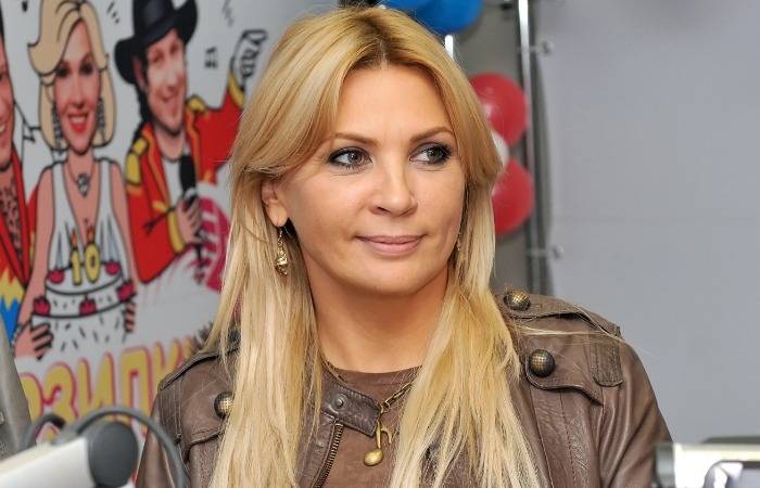 «Я выйду в любом состоянии» : Как Ая из «Города 312» после 4 COVID-19 пережила инсульт и заново учится ходить, но обещает вернуться на сцену