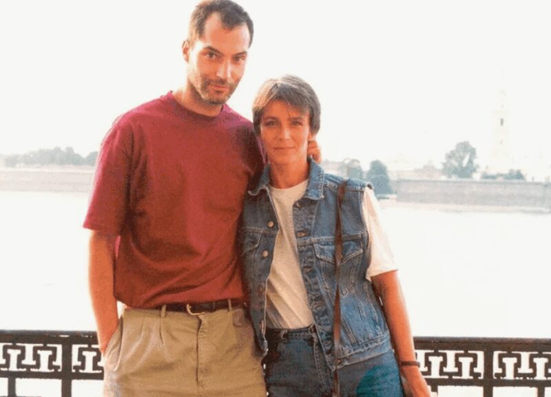 Елена вышла замуж за французского актёра Самюэля Лабарта, но их счастье продлилось недолго