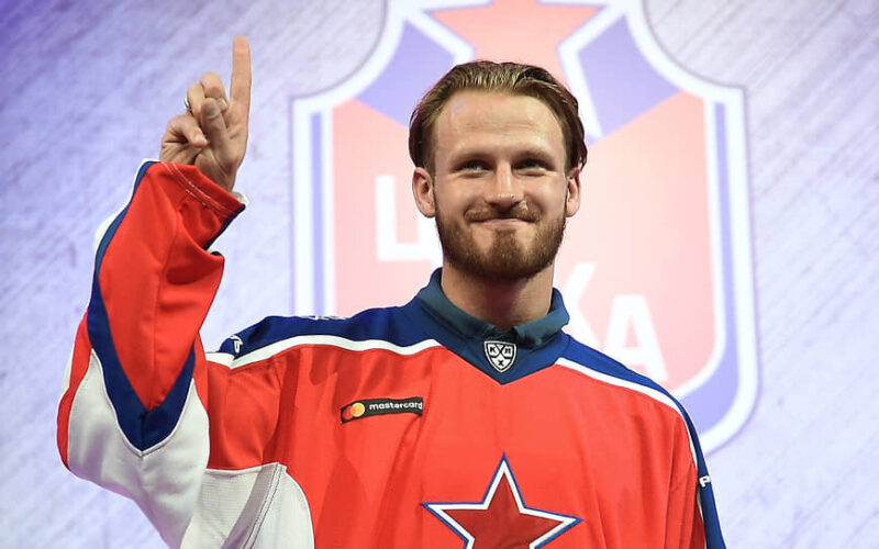 Хоккеист Иван Телегин, бывший супруг артистки.