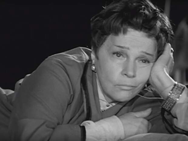 16-летняя «циркачка» пережила расстрел братьев и гибель мужа: Вера Марецкая — как «Хозяйка» Моссовета вела войну с Орловой до её смерти и записывала роли, не вставая с постели