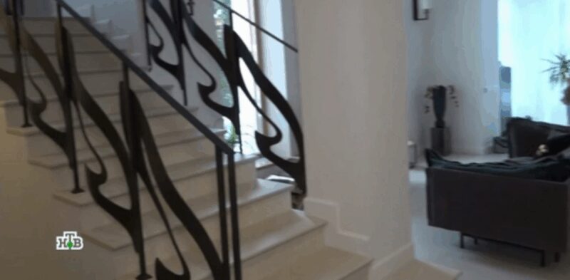 «Не воплощение тщеславия, а смысла»: Как 72-летняя Татьяна Веденеева построила уникальный замок в Подмосковье, где живет одна