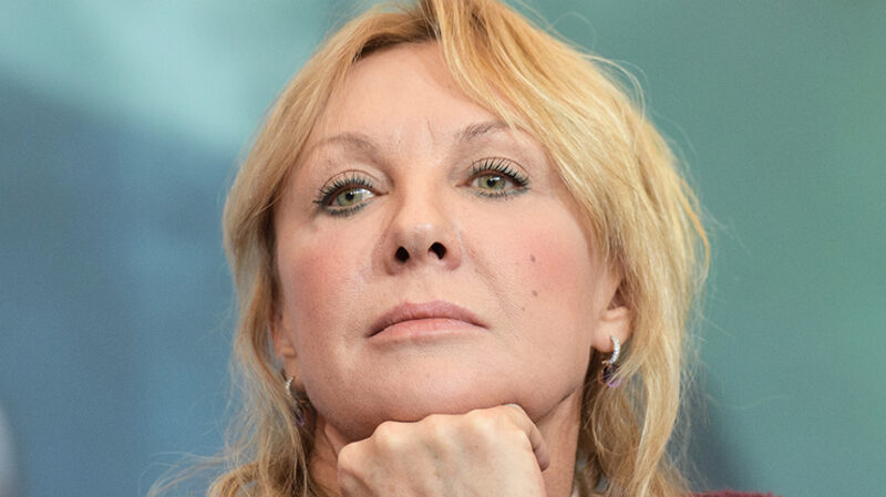 «Я сирота»: аборт, ночевки на вокзале и 7 лет забвения — через что прошла Елена Яковлева, потеряв родителей в Харькове?