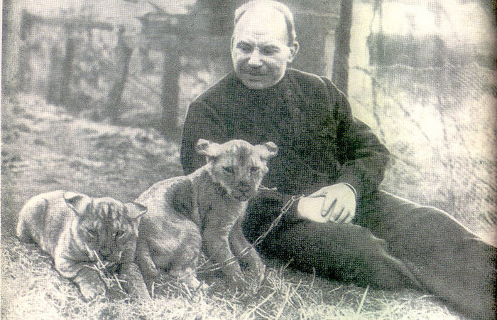 74-летний богатырь бросился в огонь: Александр Засс «не мог оставить их погибать»