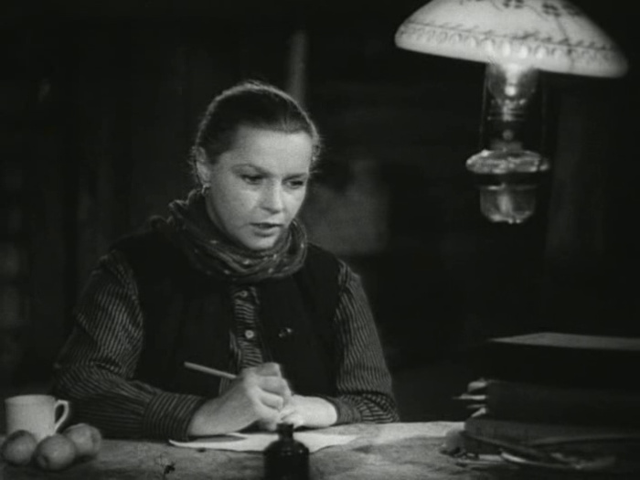 16-летняя «циркачка» пережила расстрел братьев и гибель мужа: Вера Марецкая — как «Хозяйка» Моссовета вела войну с Орловой до её смерти и записывала роли, не вставая с постели