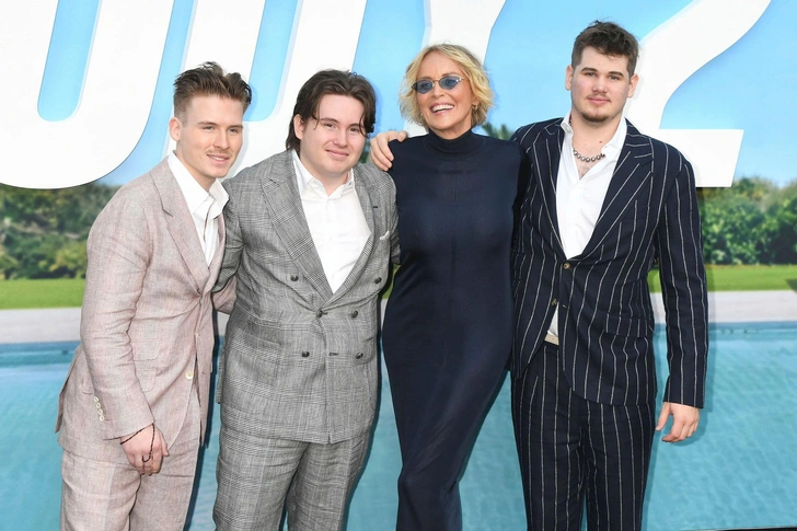 Шэрон перенесла несколько выкидышей, причем один&amp;nbsp;— на пятом месяце, прежде чем решилась на усыновление