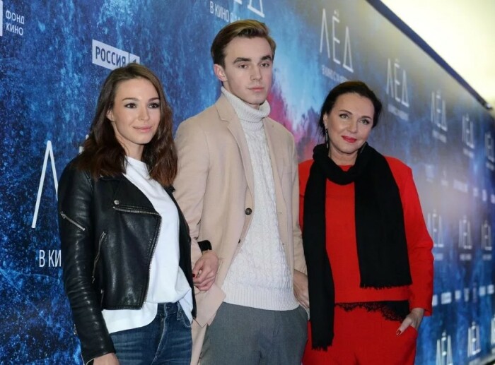 Татьяна Лютаева с дочерью и сыном. 