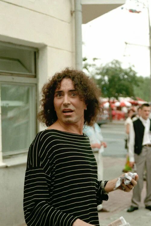 Сценический образ Валерия Леонтьева: всегда на грани дозволенного.