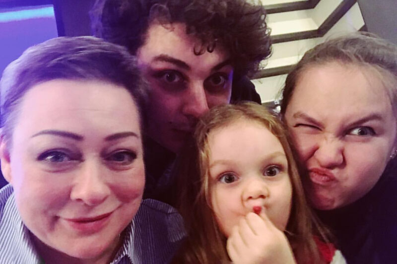 «Девочка-каучук» пережила измены и одиночество: как Мария Аронова 20 лет ждала брака, чтобы обрести счастье с Евгением Фоминым