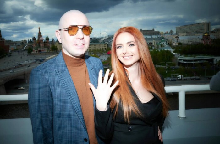 Едва не погибла от голода и пережила предательство: Лена Катина из t.A.T.u. спустя 20 лет «учится быть мамой»