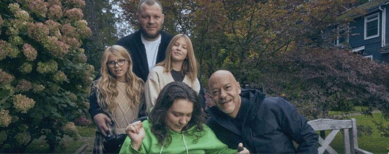 Федор Бондарчук в окружении своей большой и дружной семьи: с сыном, дочерью и внучками