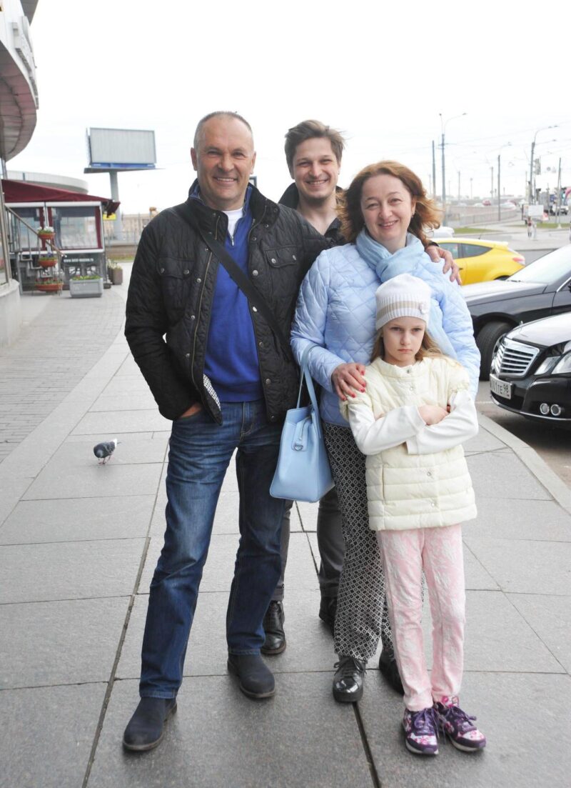 «Я дура, что сразу не поняла»: Сын звезды «Улиц разбитых фонарей» задолжал 10 миллионов, а отец не знал о его проблемах