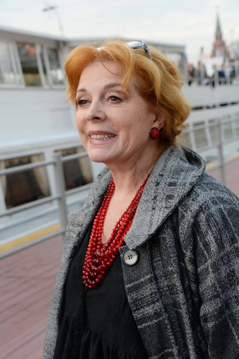 Артистка признаётся, что любит хорошо выглядеть и не исключает обращения к хирургам.