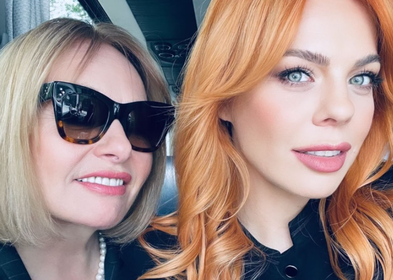 Анастасия Стоцкая на сцене.