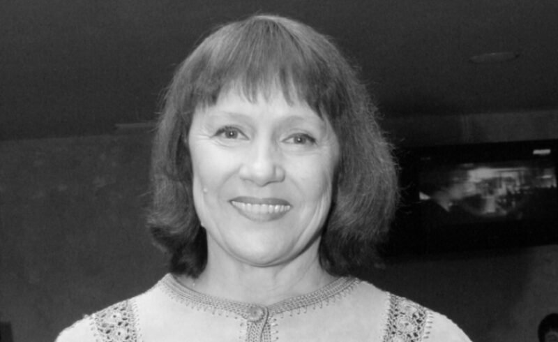 «Умоляю, бросьте торговлю!»: как 79-летняя актриса Яцкина прошла через бандитов, три развода и страшную болезнь, но исполнила детскую клятву