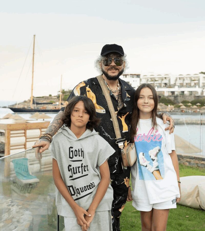 Филипп Киркоров поделился фото с детьми на отдыхе