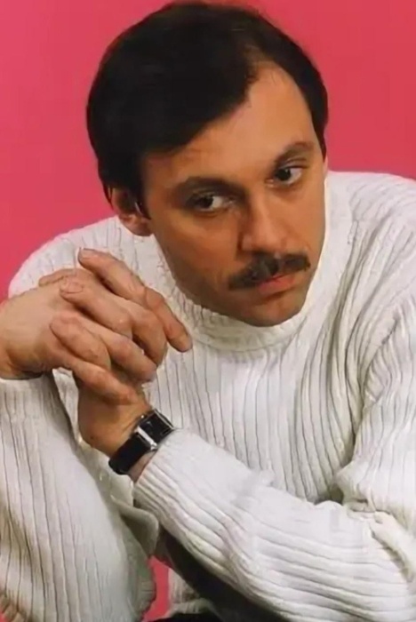 Размышления о жизни и любви, скрытые от посторонних глаз.