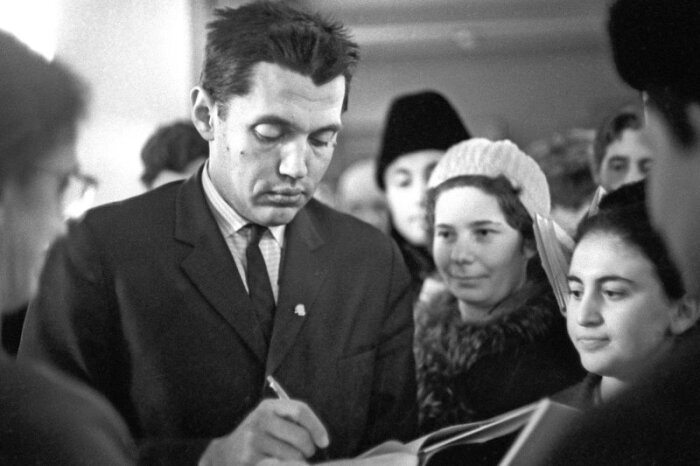 Дерзкий вызов власти: как 32-летний поэт бросил вызов Хрущеву и «исчез» на полтора года