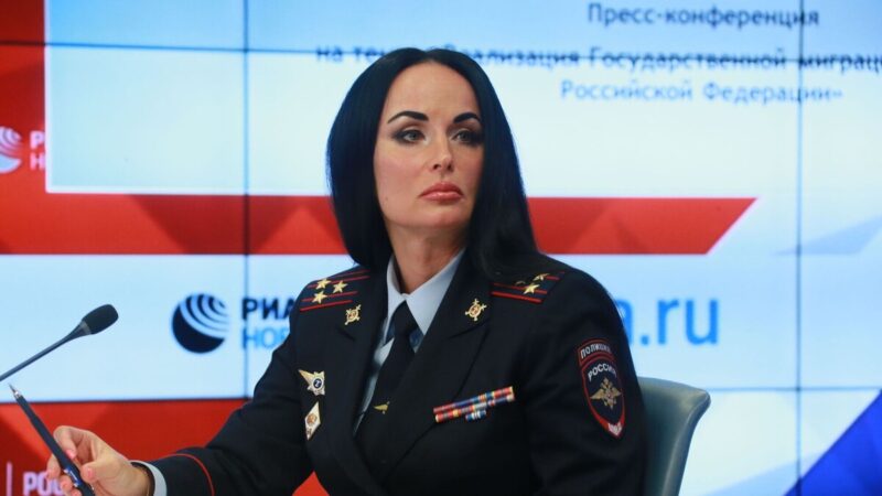 Отец Ирины, Владимир Волк, известный иконописец и скульптор.