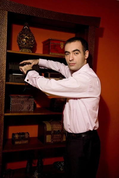 Зираддин признался журналистам «России 1», что не сам дошел до финала, а подсказками редакторов пользовался и в «Экстрасенсы ведут расследование». В дальнейшем Рзаев обвинял авторов фильма в подставном монтаже