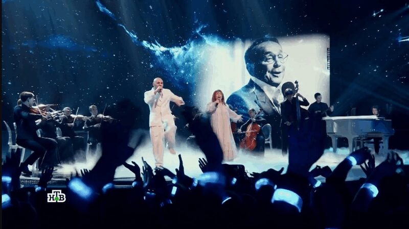 Саша Санта и Ксения Георгиади с проникновенной композицией.