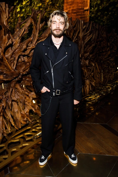 16 лет в крепком браке: что скрывает самый загадочный актер России?