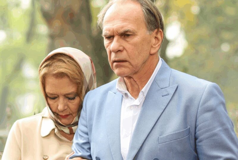 Алексей Гуськов и Ирина Алфёрова на съёмках фильма «Старые шишки» в 2021 году.