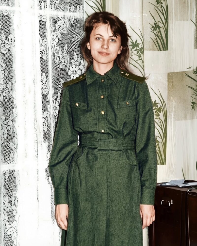 Поклонники отмечают, что с годами внешность звезды практически не меняется, что подогревает слухи.