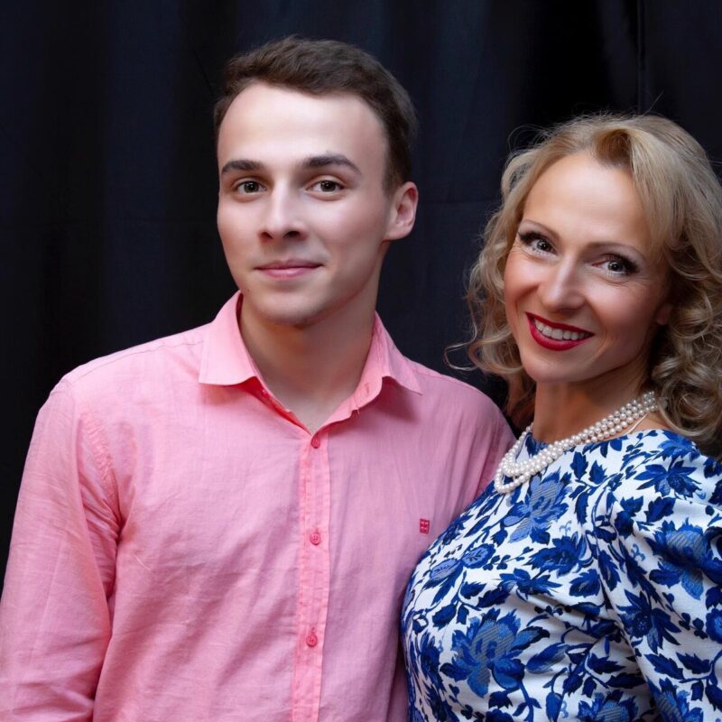 Семейная идиллия: Лена Василёк с сыном Иваном и Валерием Сёминым.