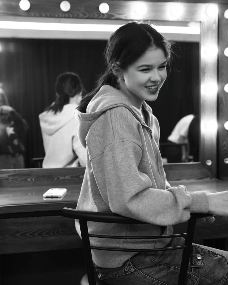 Варвара Макарова рядом с мамой Викторией.