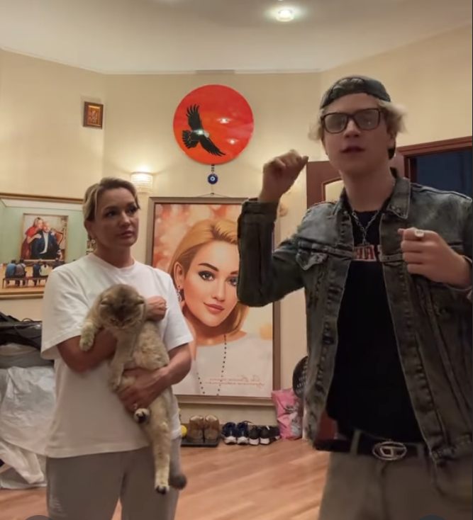 Татьяна Буланова всегда поддерживала своих сыновей, несмотря ни на что.