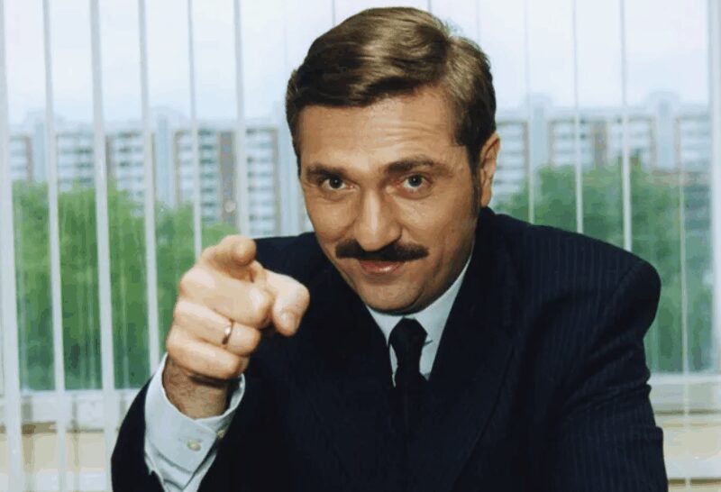 За кадром легендарных шоу: Как Валерий Комиссаров, Мария Киселева и еще 4 звезды ТВ прошли путь от спорта и заводов до всенародной славы, скрывая личные драмы